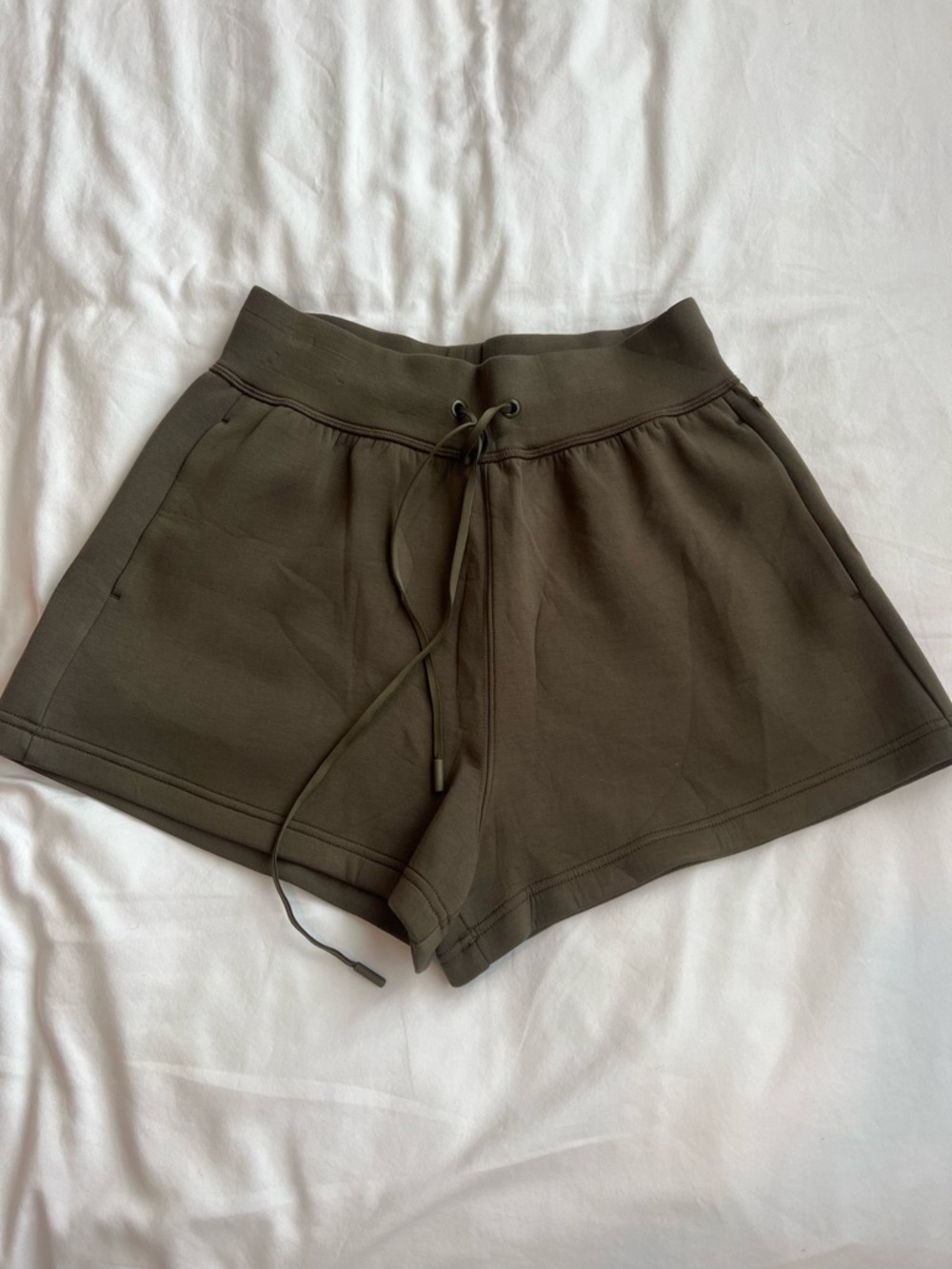 NWT Travis Matthew Cloudscape Shorts